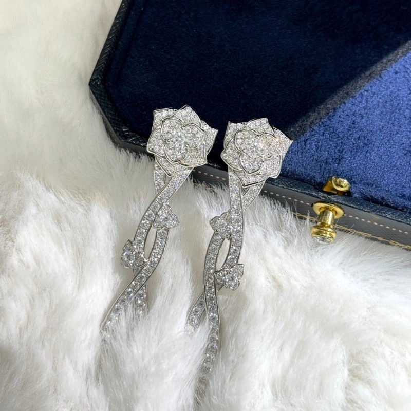 Unique Chanel Earrings 230006