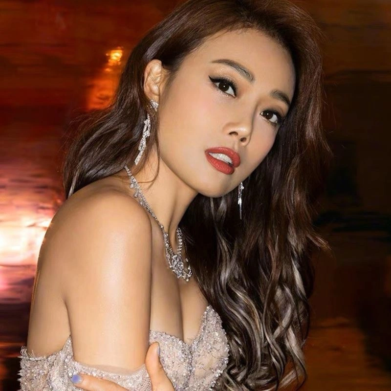 Unique Chanel Earrings 230006