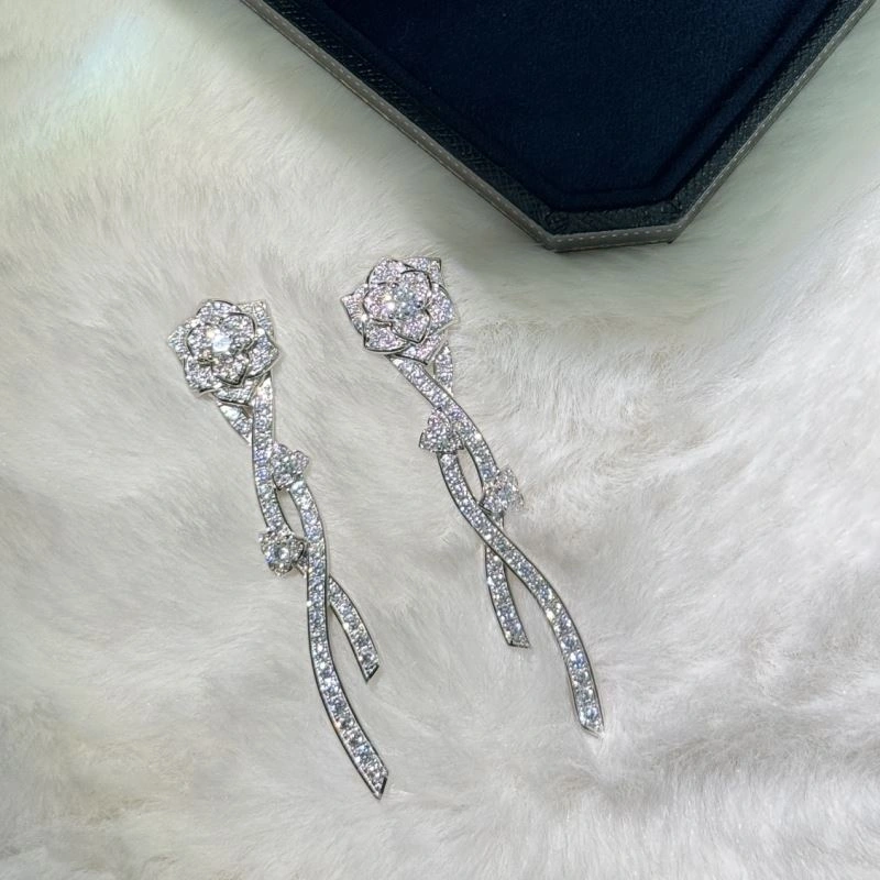 Unique Chanel Earrings 230006