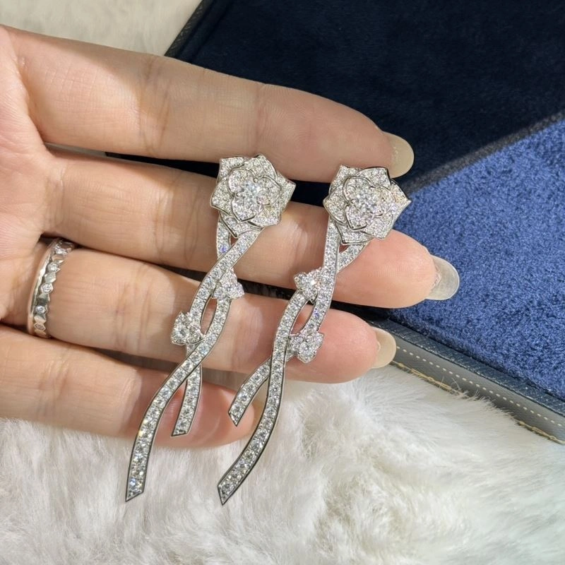 Unique Chanel Earrings 230006