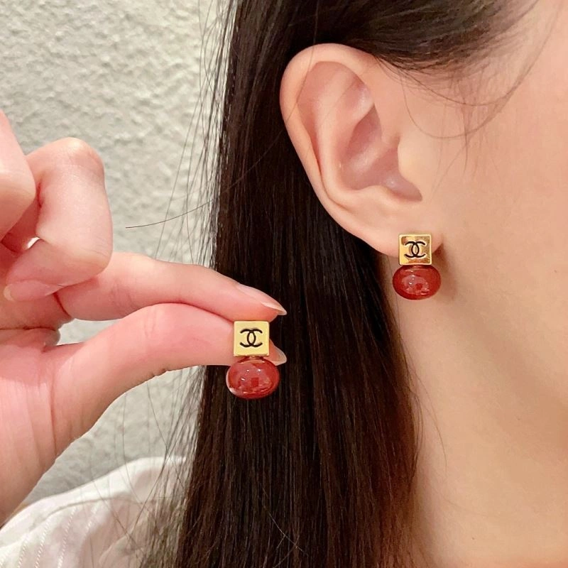 Comfortable Chanel Earrings 229995