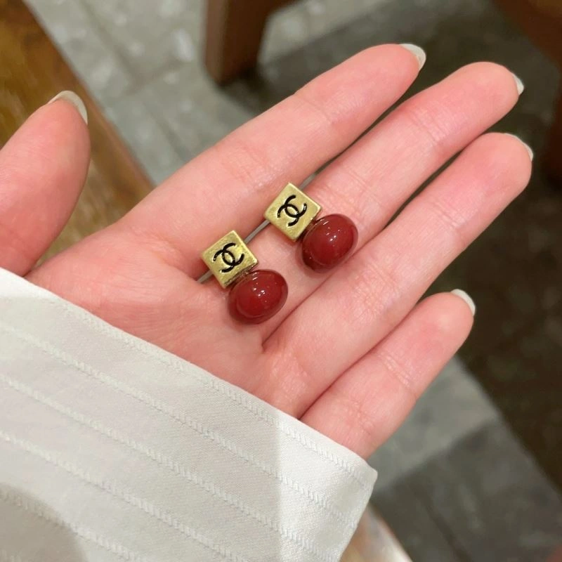 Comfortable Chanel Earrings 229995