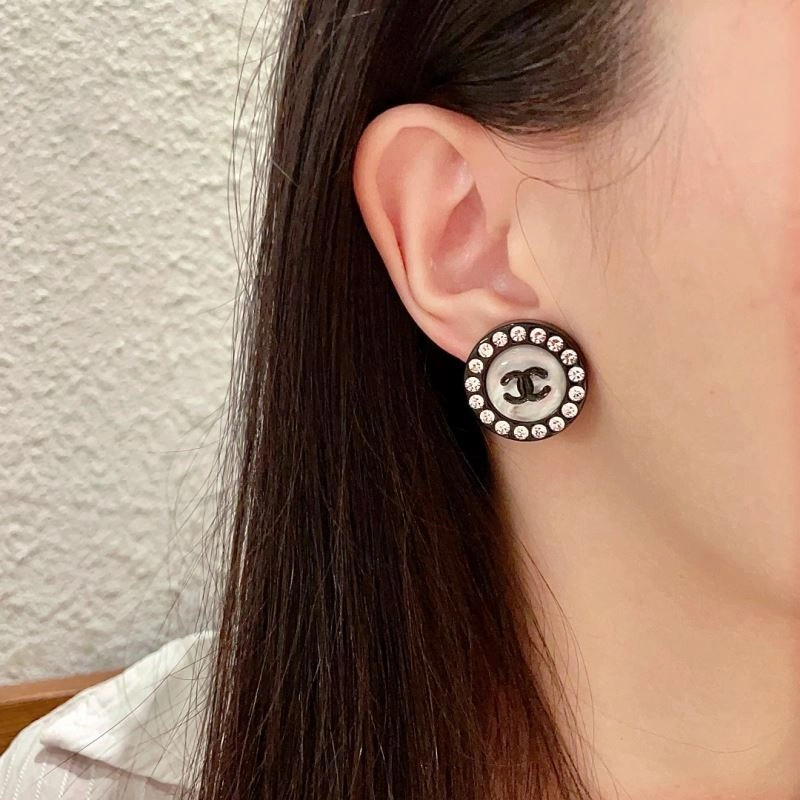 Comfortable Chanel Earrings 230034