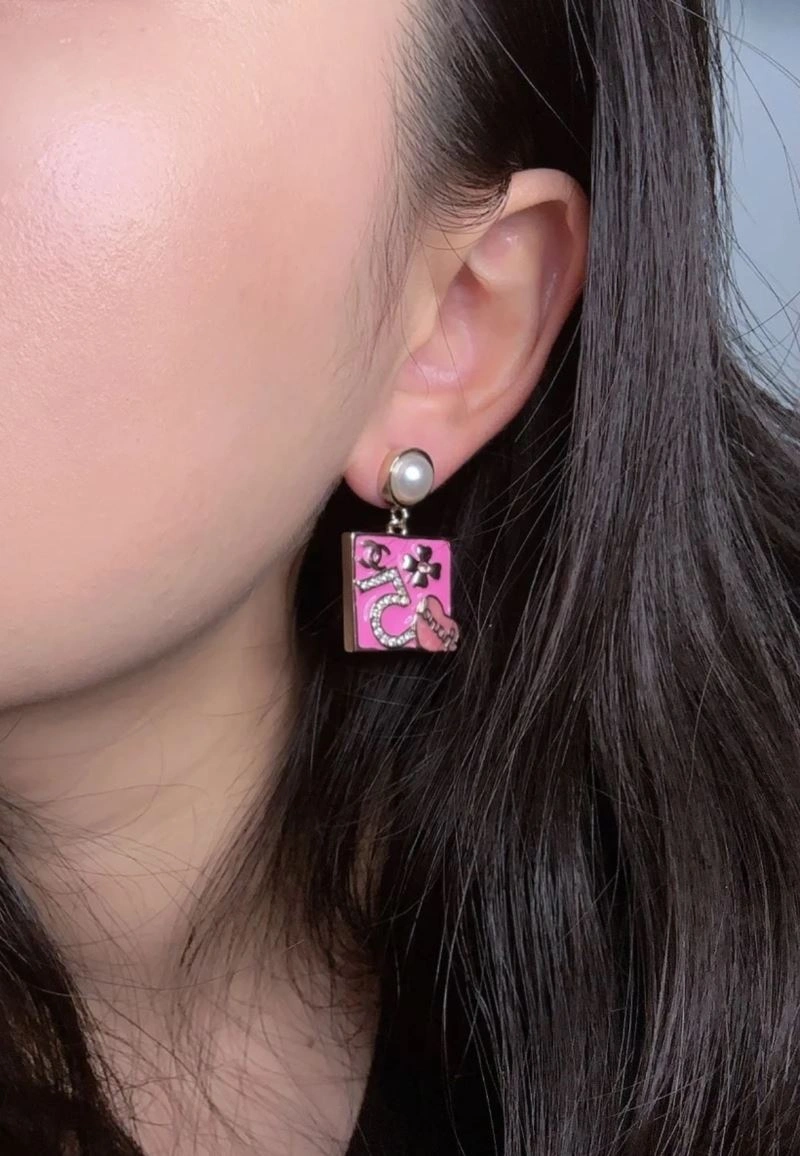 Lightweight Chanel Earrings 229981