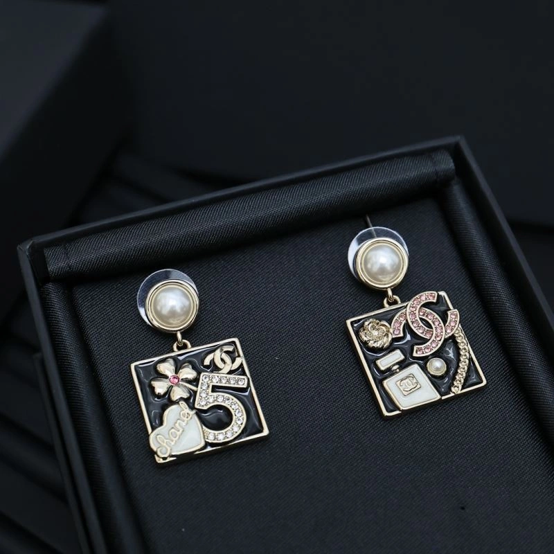 Lightweight Chanel Earrings 229981