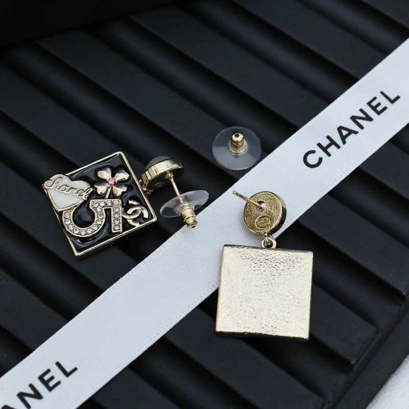 Lightweight Chanel Earrings 229981