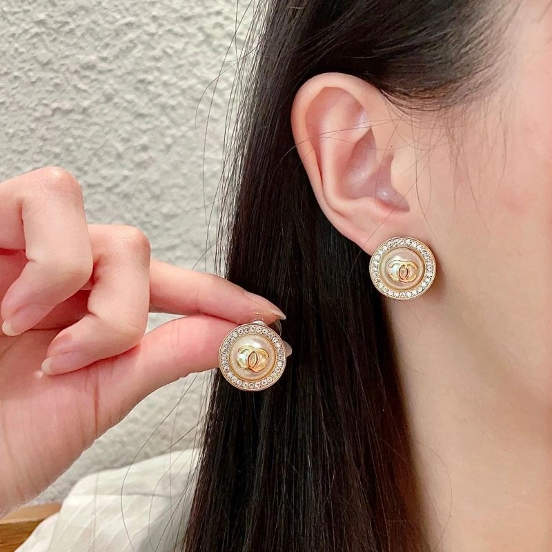 Sophisticated Chanel Earrings 229996