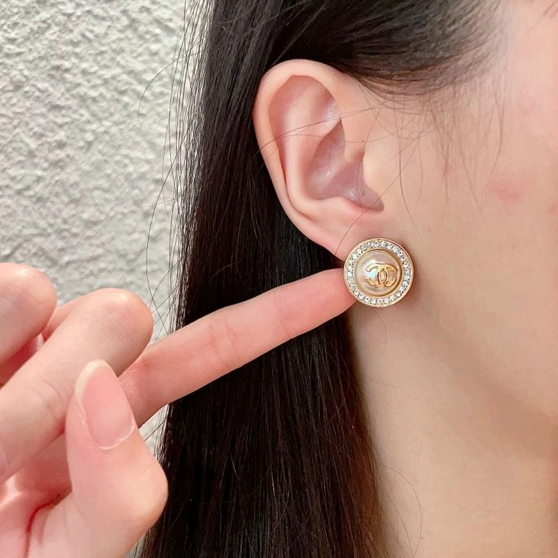 Sophisticated Chanel Earrings 229996