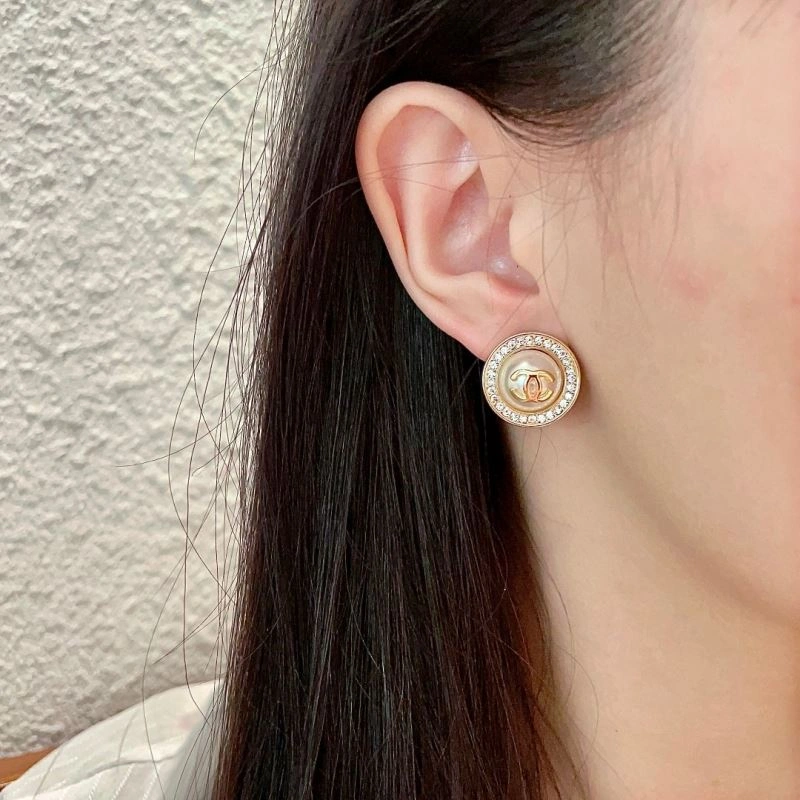 Sophisticated Chanel Earrings 229996