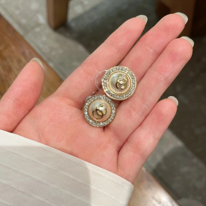Sophisticated Chanel Earrings 229996