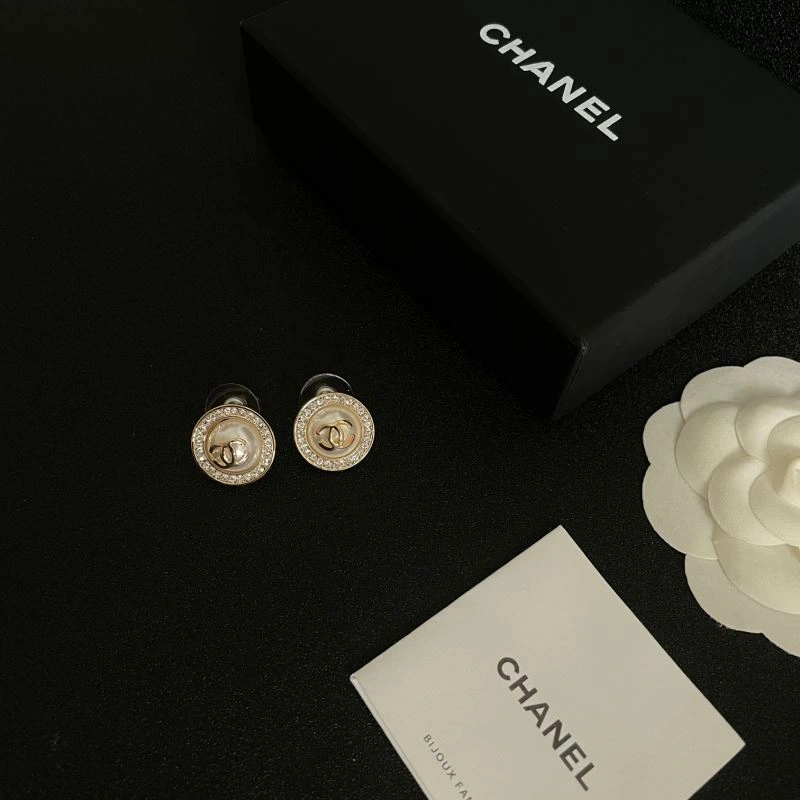 Sophisticated Chanel Earrings 229996