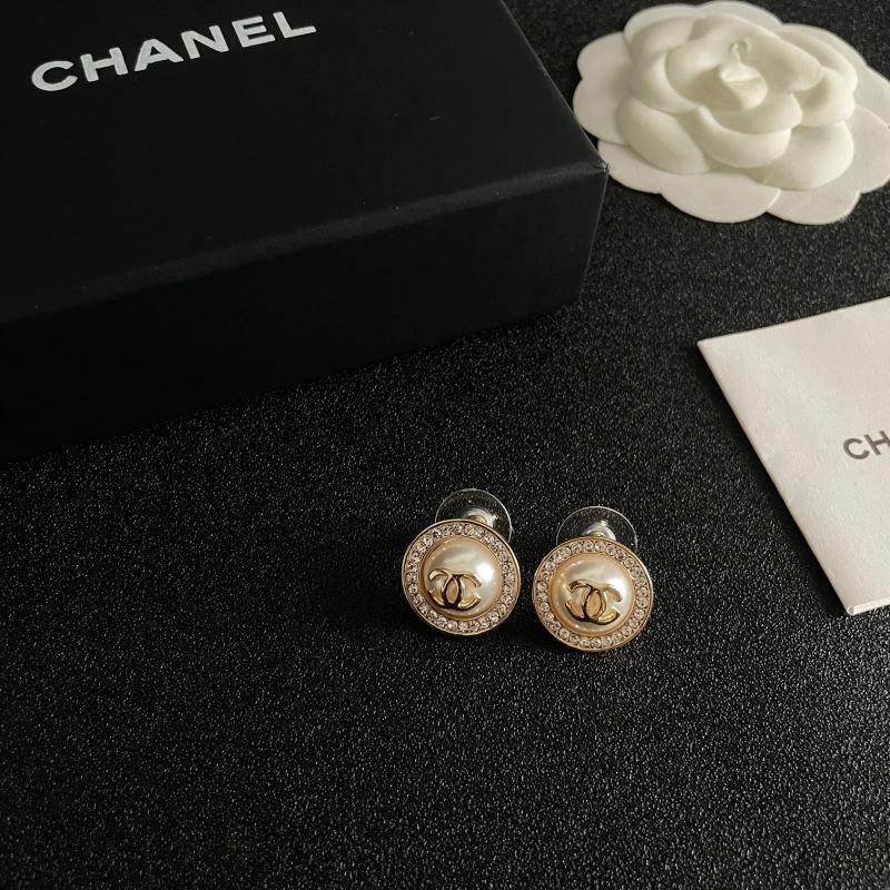 Sophisticated Chanel Earrings 229996