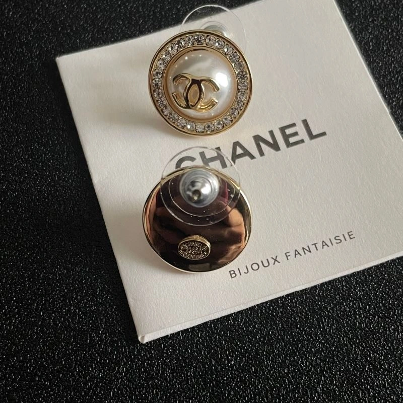 Sophisticated Chanel Earrings 229996