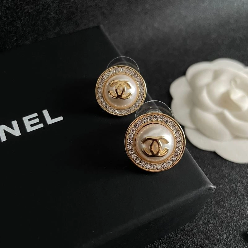 Sophisticated Chanel Earrings 229996