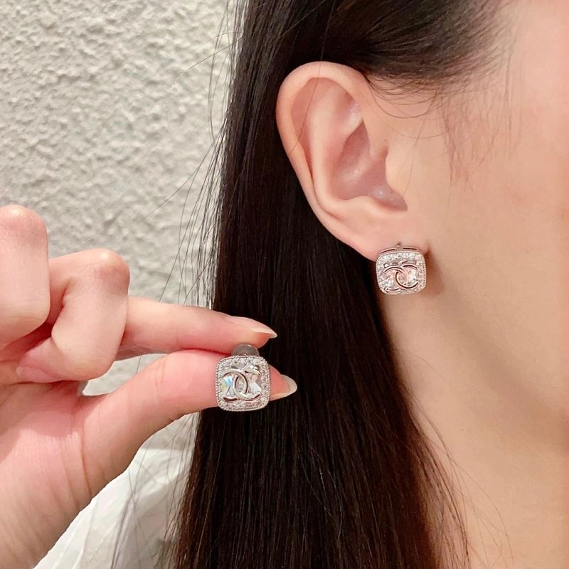 Chanel Earrings Sleek 230092