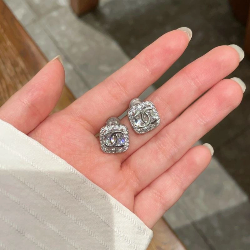 Chanel Earrings Sleek 230092