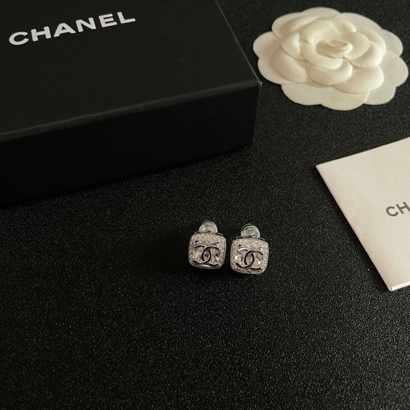 Chanel Earrings Sleek 230092