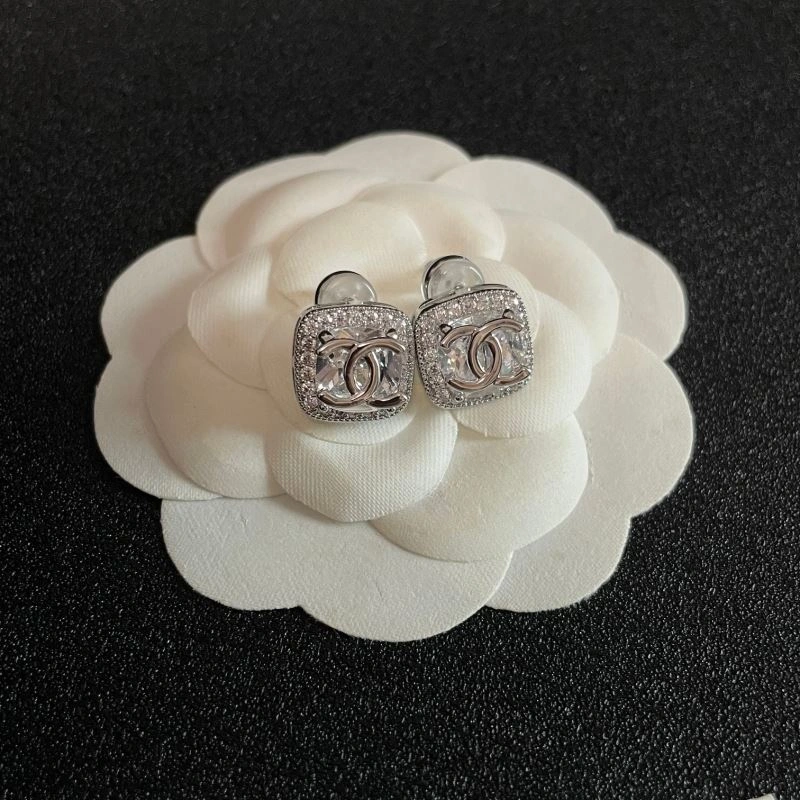 Chanel Earrings Sleek 230092