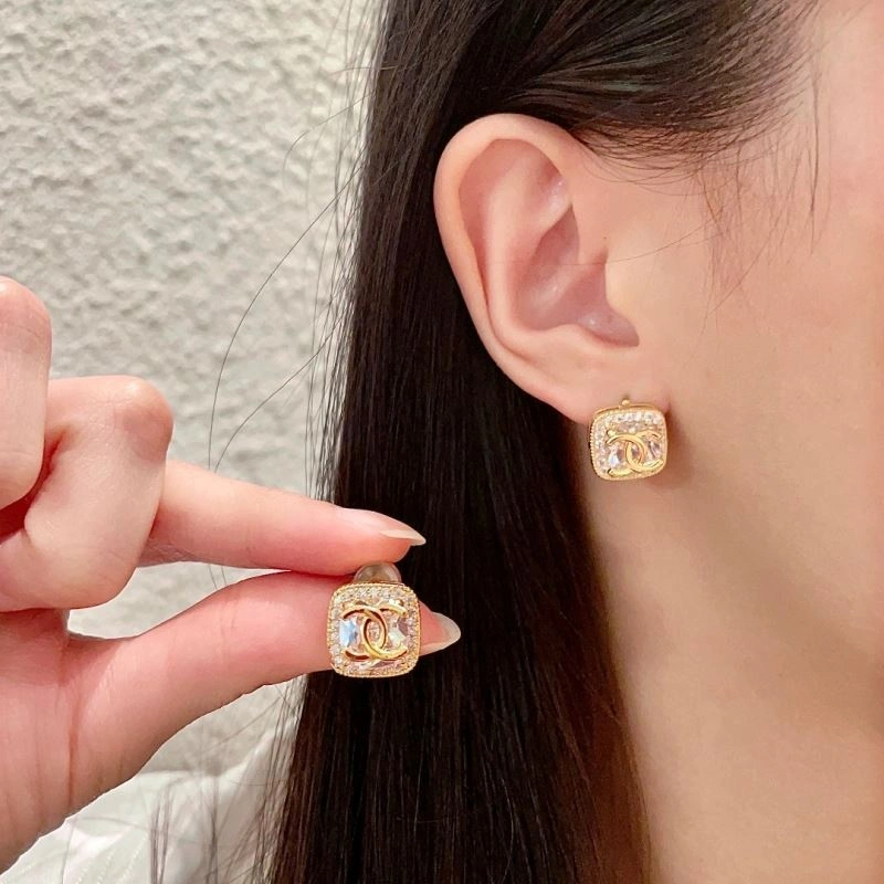 Chanel Earrings Sporty 230075
