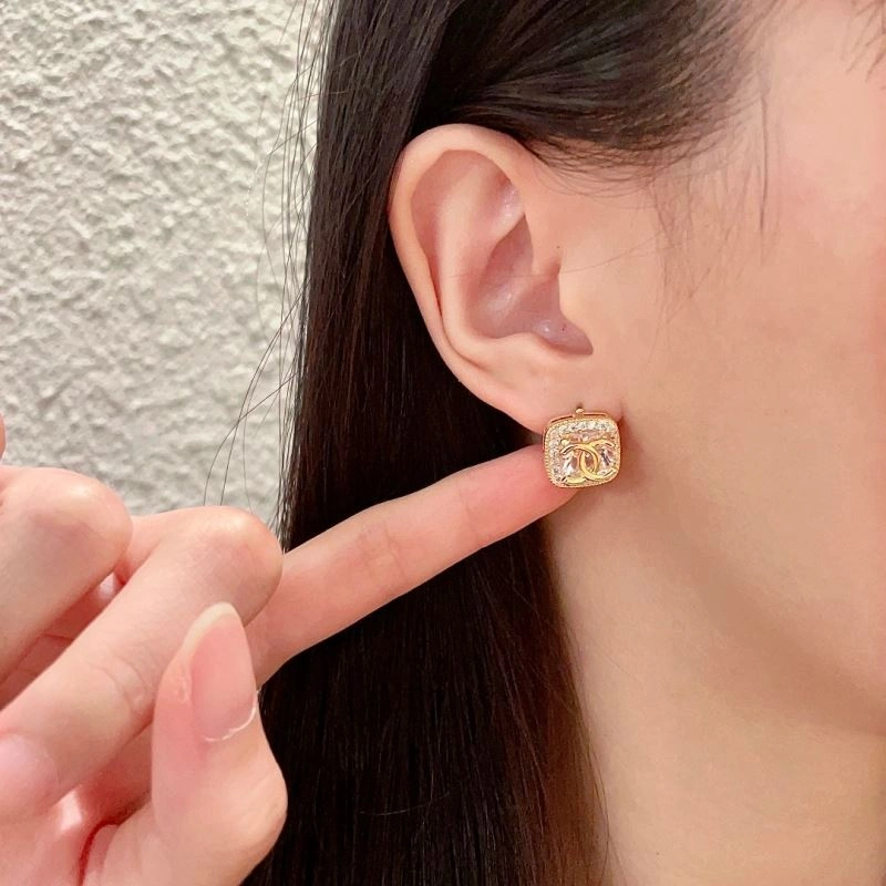 Chanel Earrings Sporty 230075