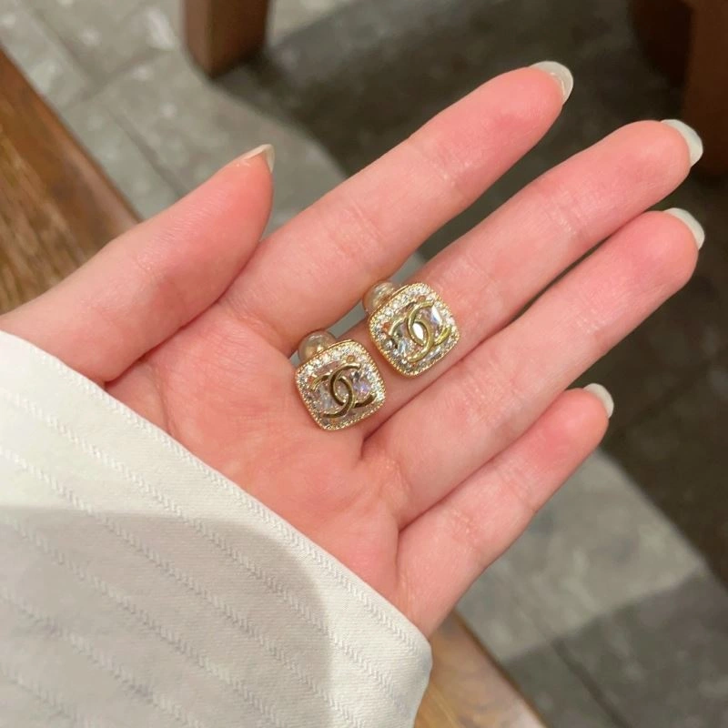 Chanel Earrings Sporty 230075