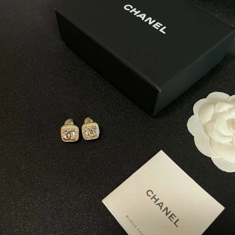 Chanel Earrings Sporty 230075