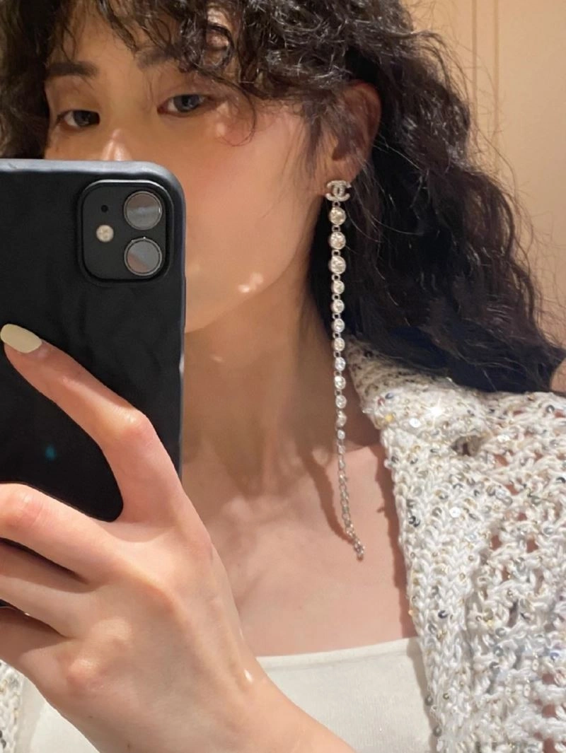 Stylish Chanel Earrings 229934