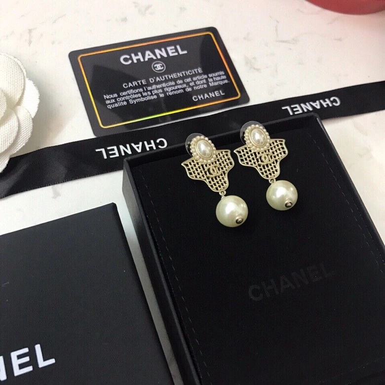 Compact Chanel Earrings 229921