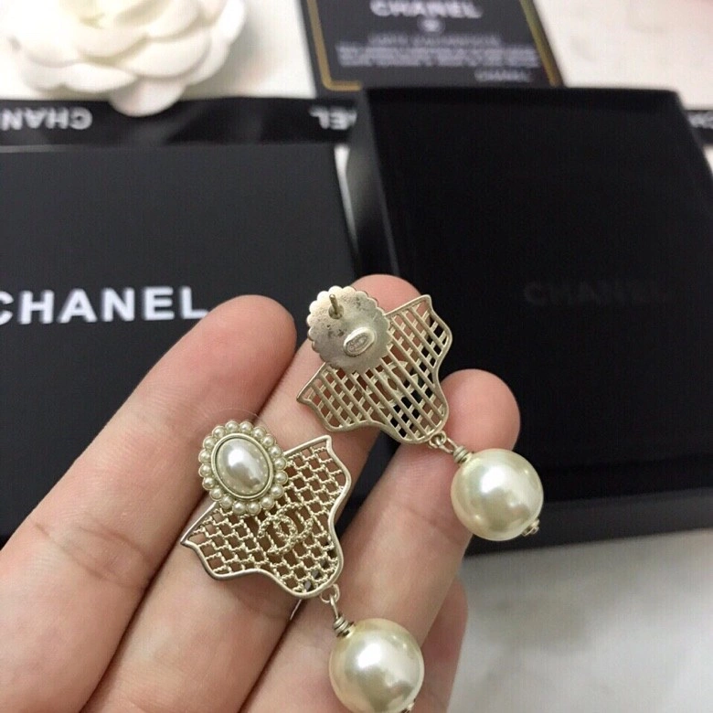 Compact Chanel Earrings 229921