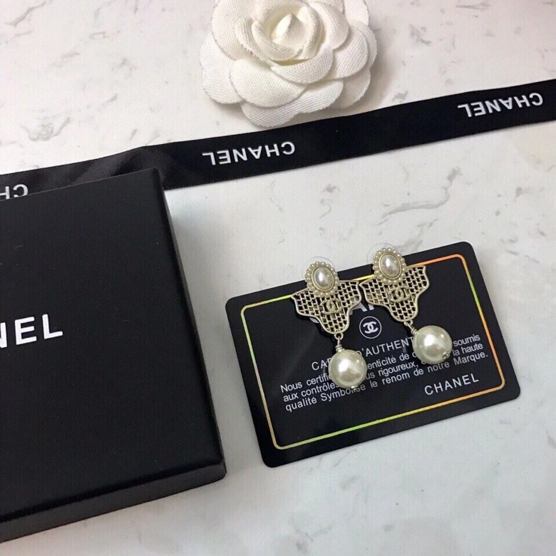 Compact Chanel Earrings 229921