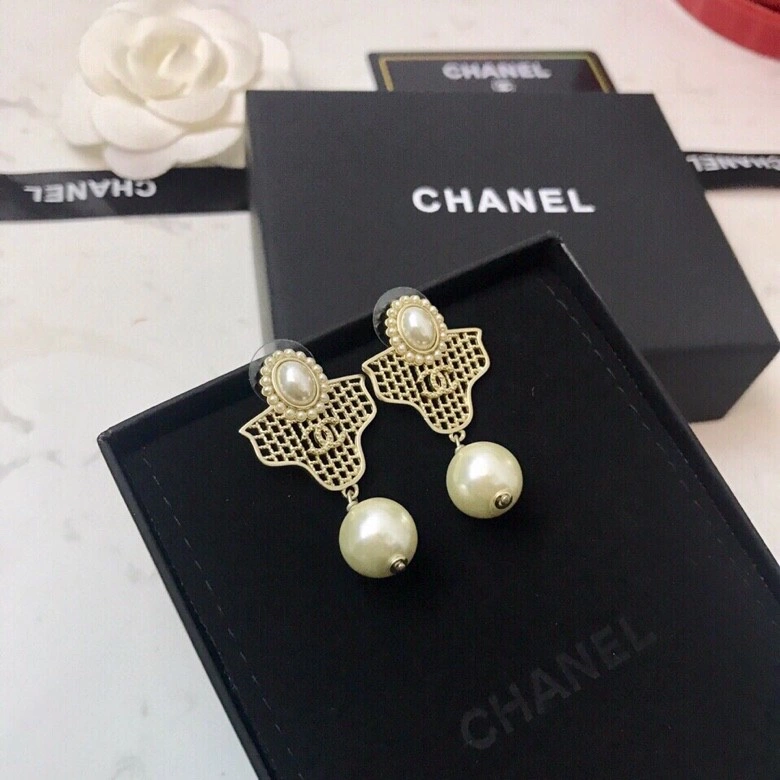 Compact Chanel Earrings 229921