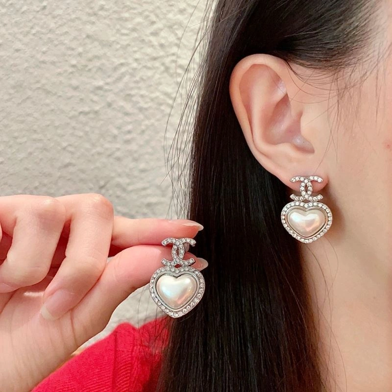 Sophisticated Chanel Earrings 229904