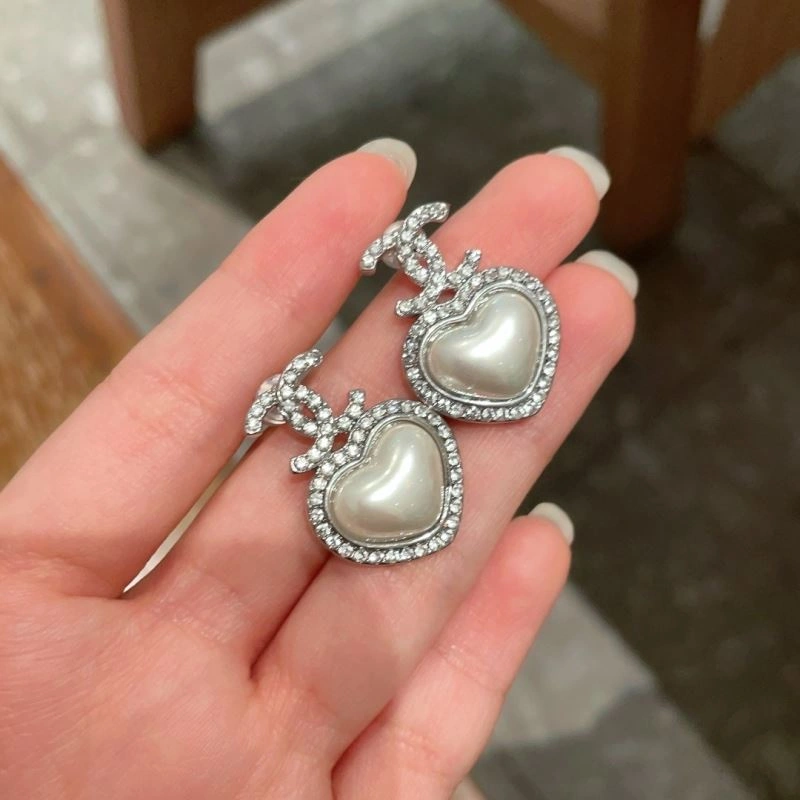 Sophisticated Chanel Earrings 229904