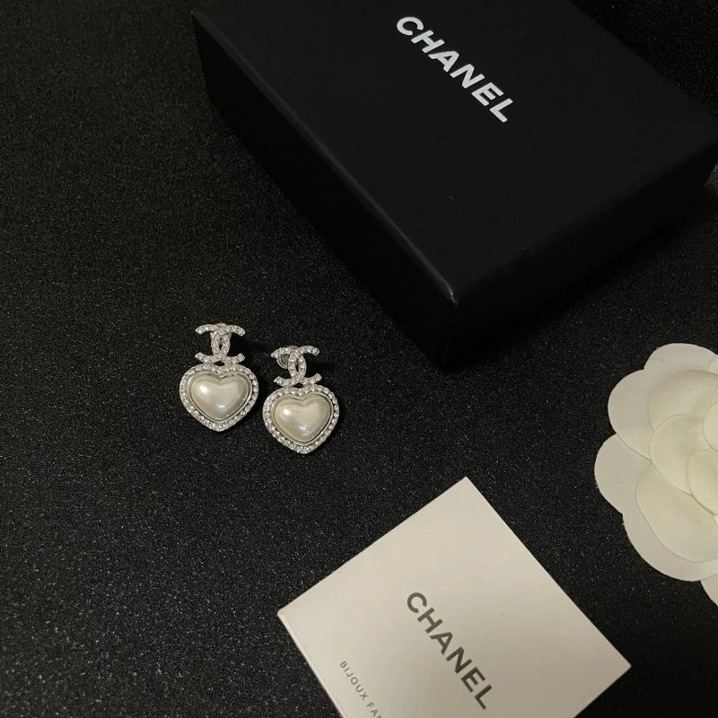 Sophisticated Chanel Earrings 229904