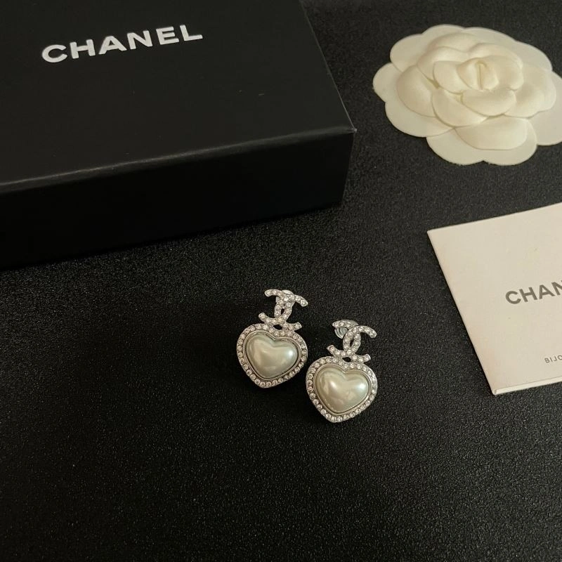 Sophisticated Chanel Earrings 229904