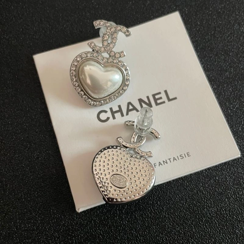 Sophisticated Chanel Earrings 229904