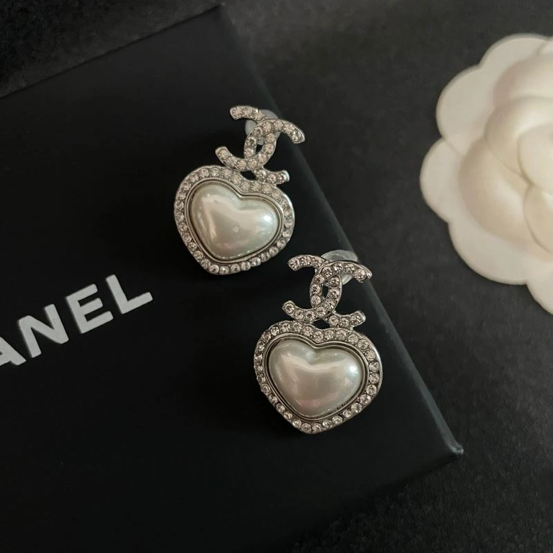 Sophisticated Chanel Earrings 229904