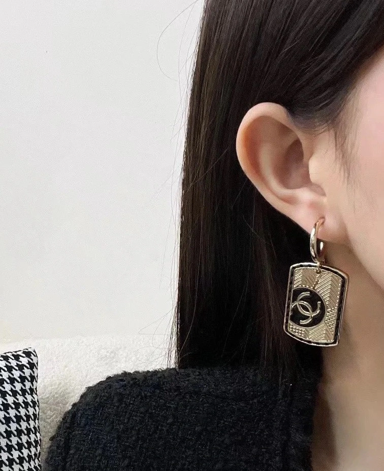 Sustainable Chanel Earrings 229917