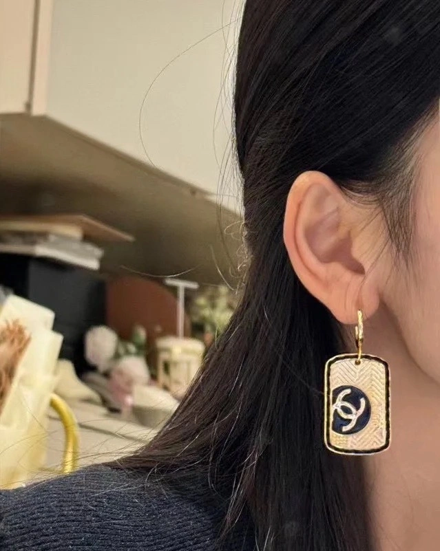 Sustainable Chanel Earrings 229917