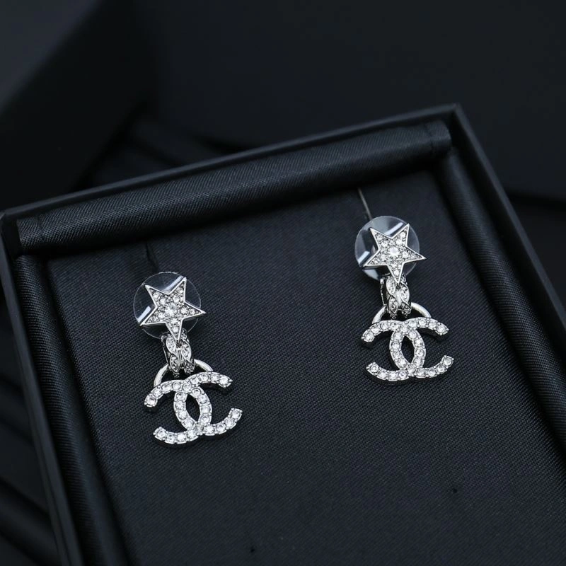 Sophisticated Chanel Earrings 229933