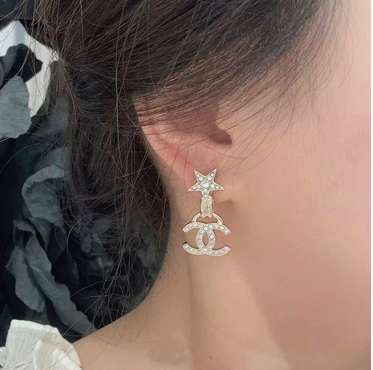 Sophisticated Chanel Earrings 229933