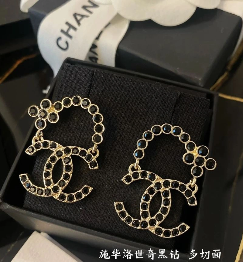 Comfortable Chanel Earrings 229918