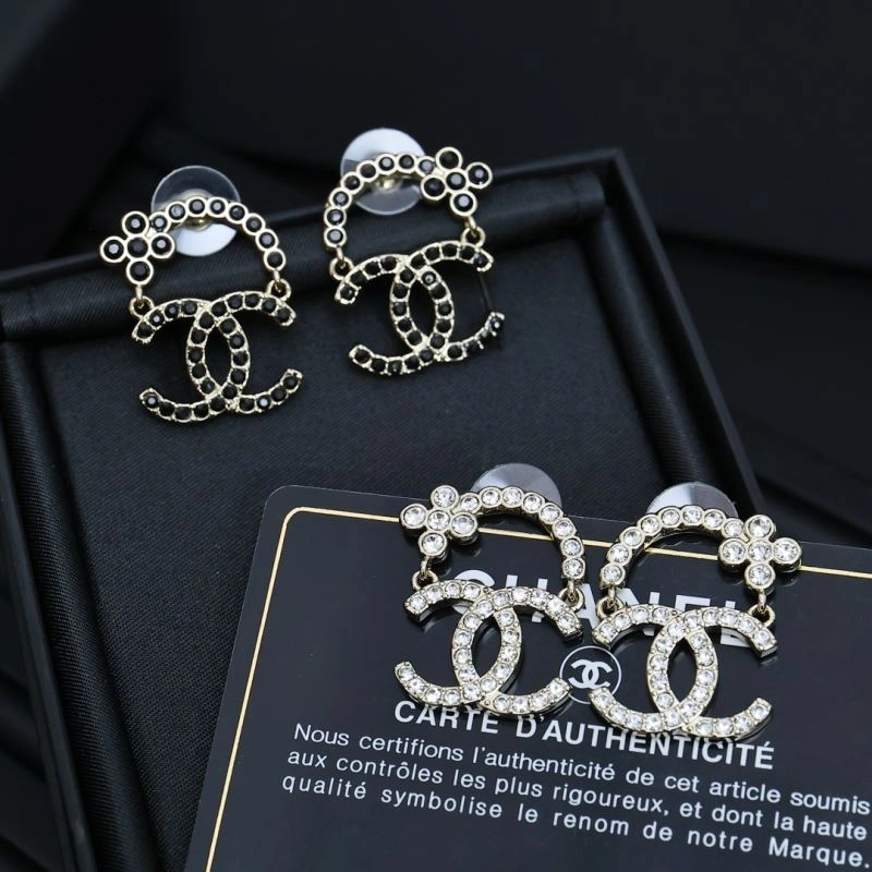Comfortable Chanel Earrings 229918
