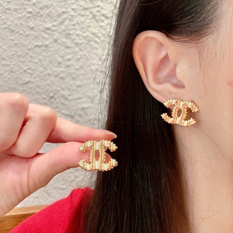 Lightweight Chanel Earrings 229876