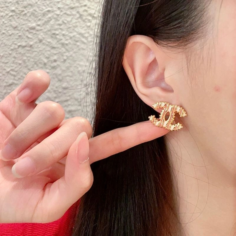 Lightweight Chanel Earrings 229876