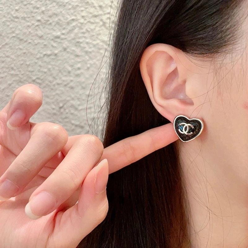 Lightweight Chanel Earrings 230000