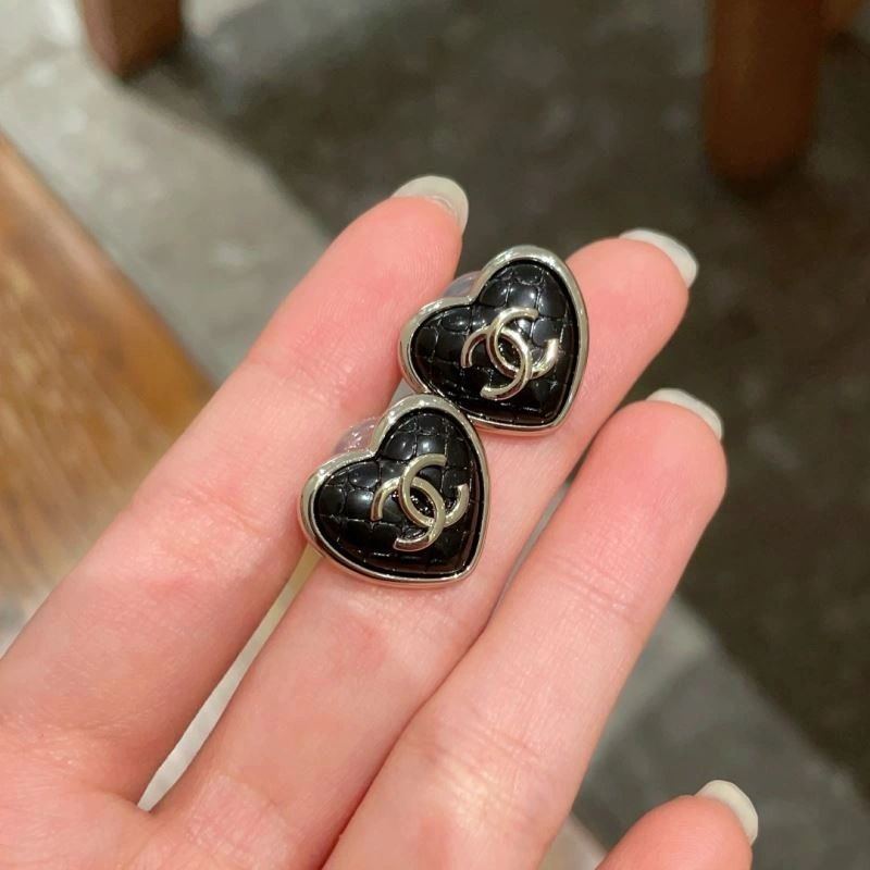 Lightweight Chanel Earrings 230000