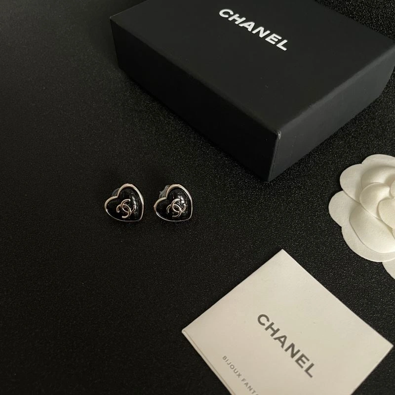 Lightweight Chanel Earrings 230000