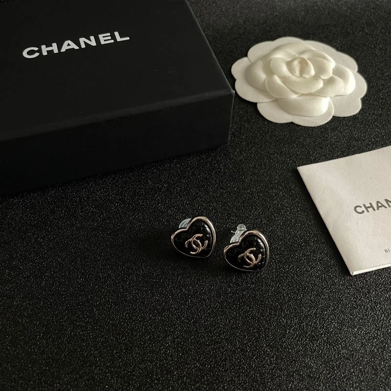 Lightweight Chanel Earrings 230000