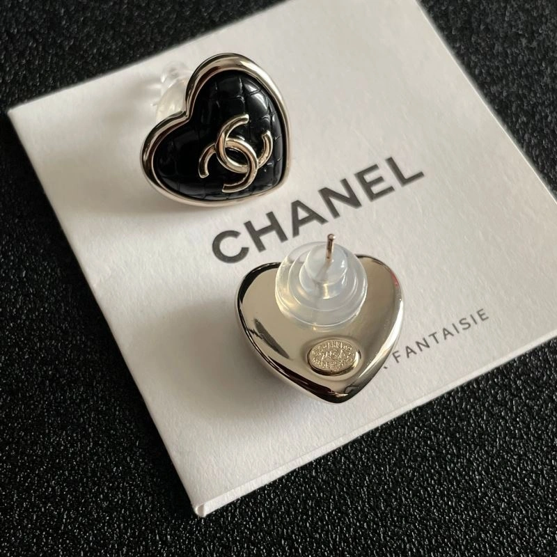 Lightweight Chanel Earrings 230000
